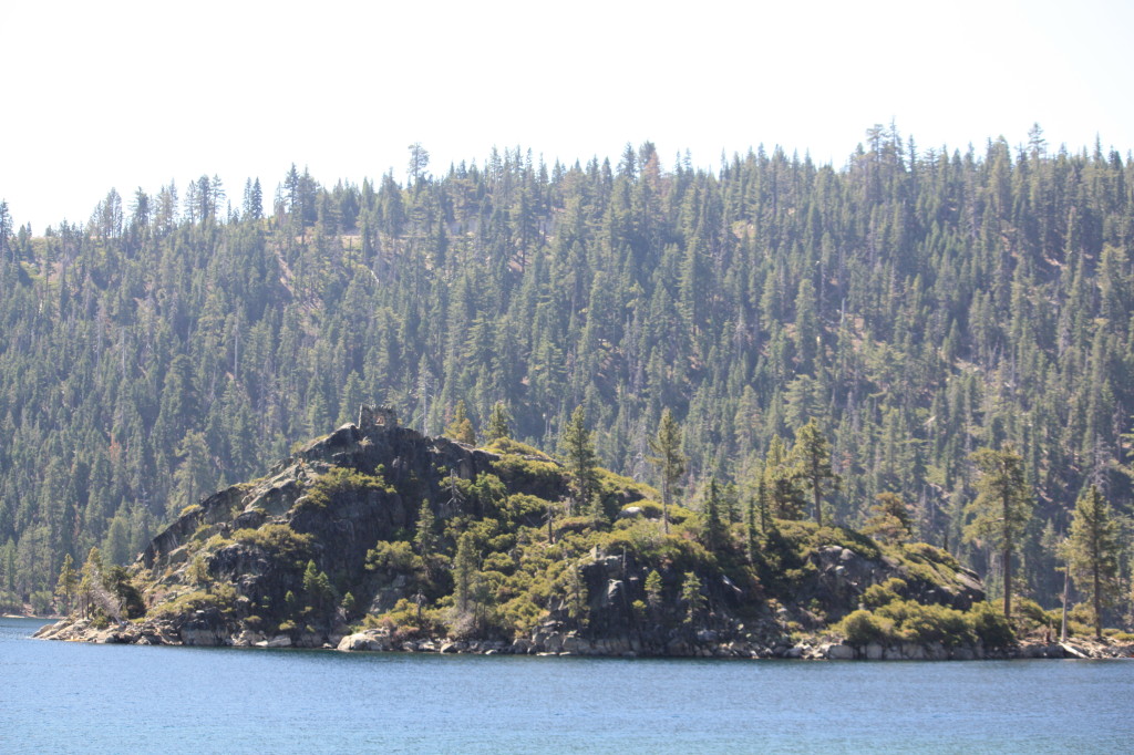 Close up of the Fannette Island showing the typical characteristics of a roche moutonnée- a gently inclined upstream slope to the right, and its steep and rough downstream side ( to the left). ©EarthRelated